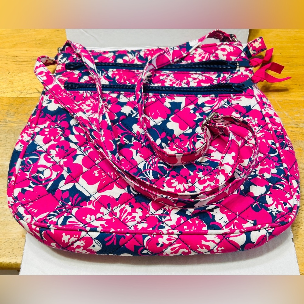 Purse, Danielle Morgan. Adjustable strap, 1 inside & 2 outside zip pockets.